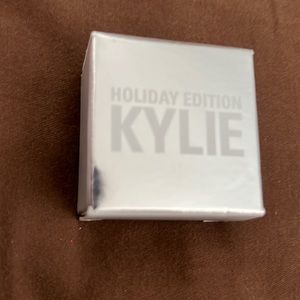 Kylie cosmetics holiday edition yellow gold eyeshadow